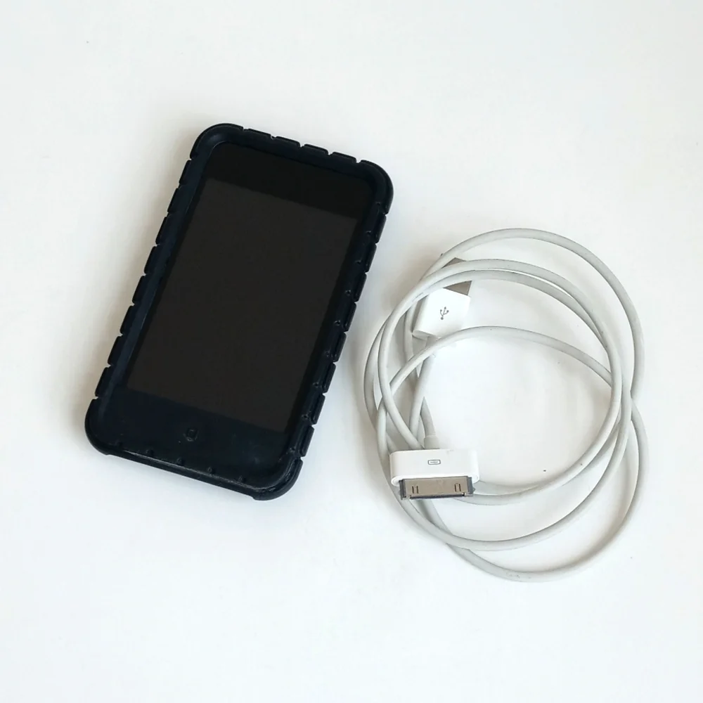 32G iPod Touch With Black Protective Case for iPod Touch And Charger